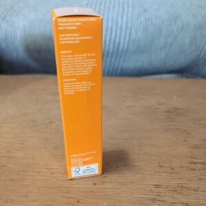 NEW Live Tinted Hueguard TINT Skin Tint SPF 50 1.35 OZ.  *SHADE 09*